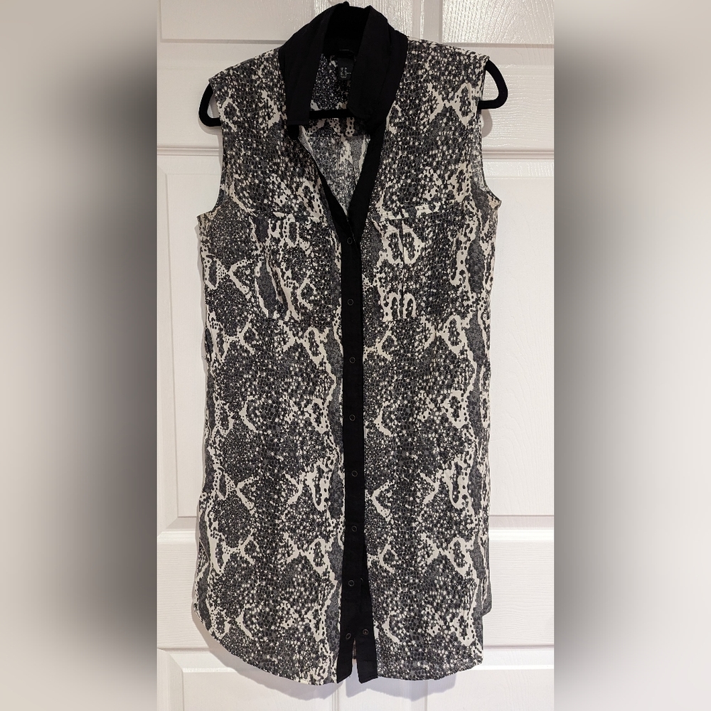 H&M Grey & Black Snake Patterned Collared Shirt Dress, Size 10